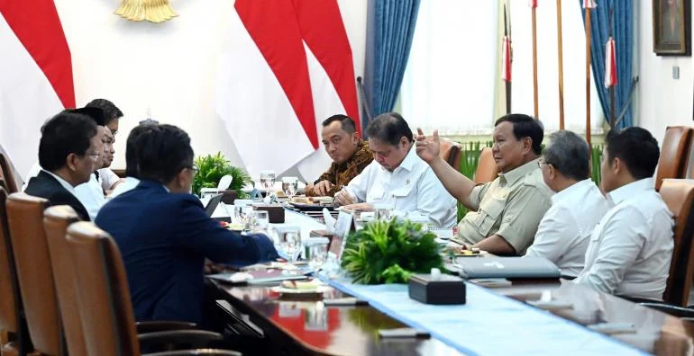 Prabowo Beri Ultimatum pada Pejabat dan Ilmuwan, Tekankan Target Kopdes