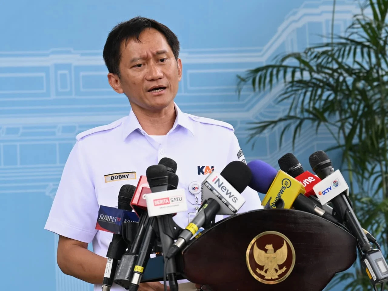 Prabowo Kunjungi Korban Kecelakaan Kereta di RSUD Bekasi, Perintahkan Investigasi dan Perbaikan Lintasan