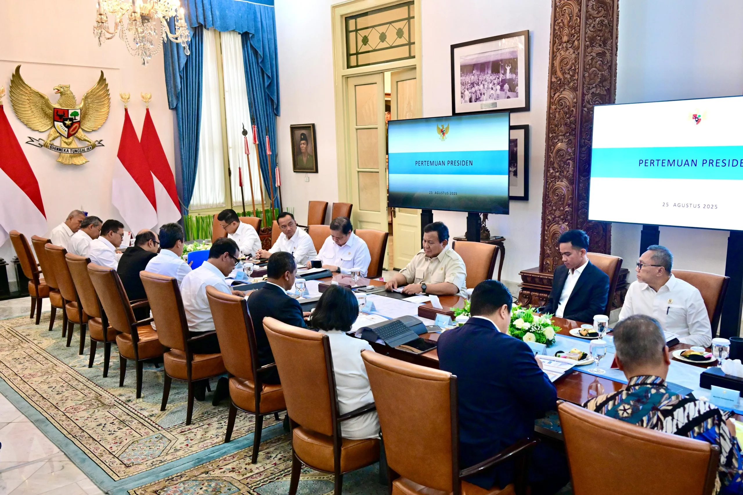 Presiden Pimpin Rapat Terbatas di Wisma Danantara Bahas Hilirisasi dan Waste-to-Energy