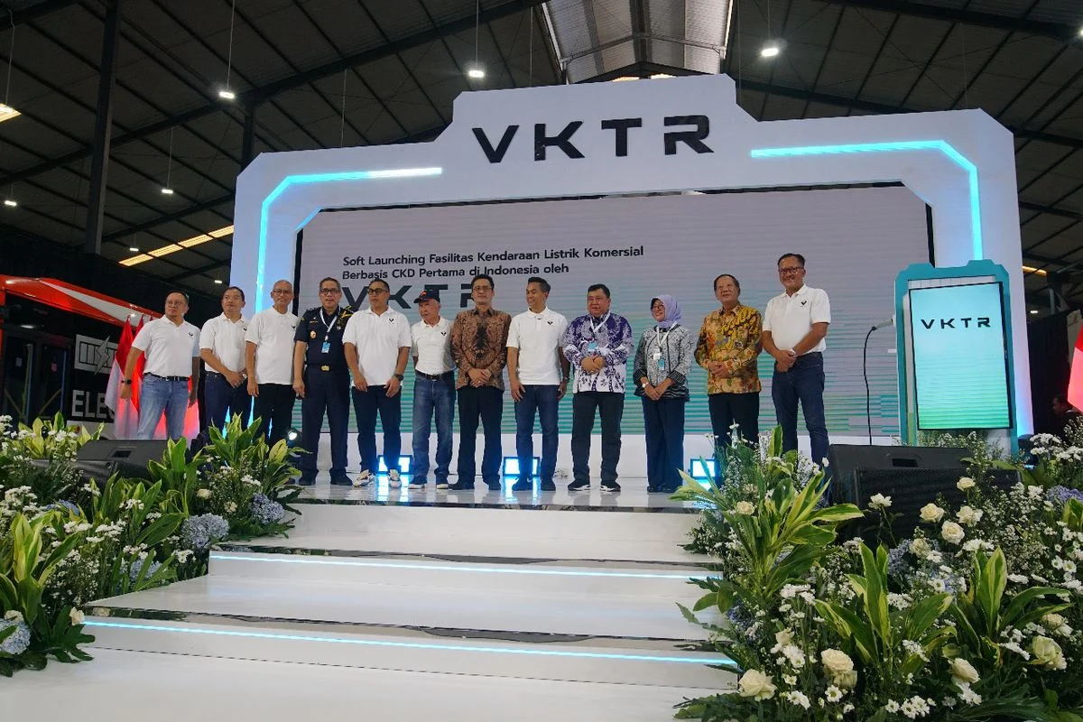 Presiden Prabowo Resmikan Pabrik Kendaraan Listrik VKTR di Magelang