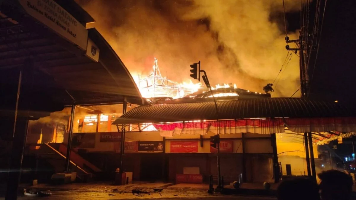 Ratusan Kios PKL Pasar Kanjengan Semarang Ludes Dilahap Kebakaran Hebat