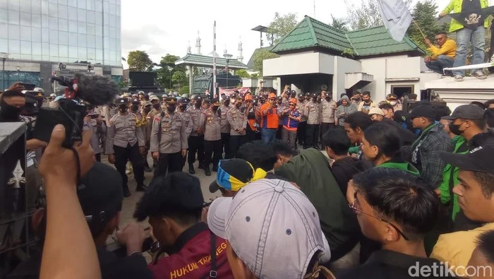 Ribuan Massa Demo di Kaltim, Aksi Berlangsung Kondusif