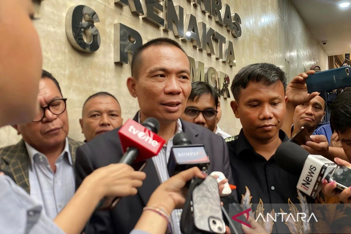 Rismon Sianipar Bantah Tuduhan Terima Uang Miliaran, Tantang Roy Suryo Bukti Keilmiahan Tulisan White Paper Jokowi