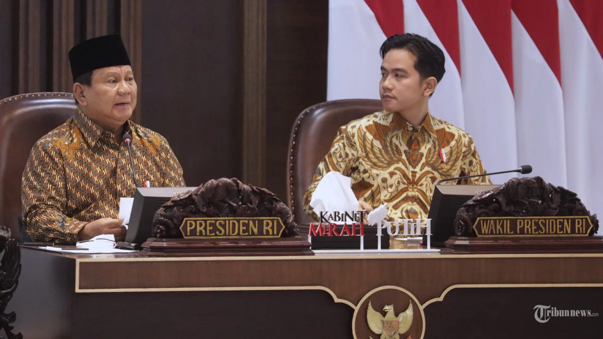 Rocky Gerung Singgung Menteri Mantan Napi Saat Hadiri Reshuffle Kabinet Prabowo di Istana