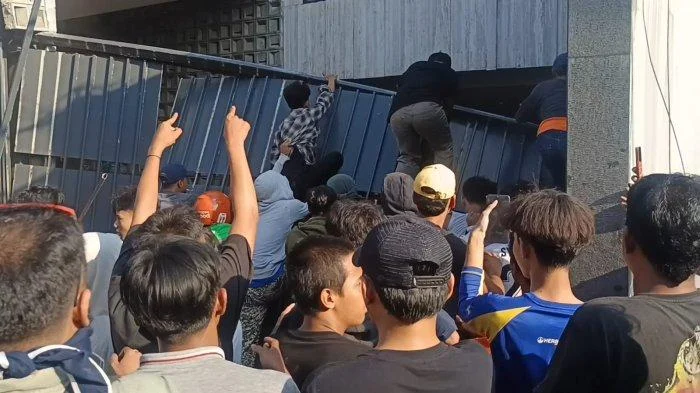 Rumah Doa Digeruduk Massa Usai Ibadah Jumat Agung, Sahroni Kecam Tindakan Intoleransi