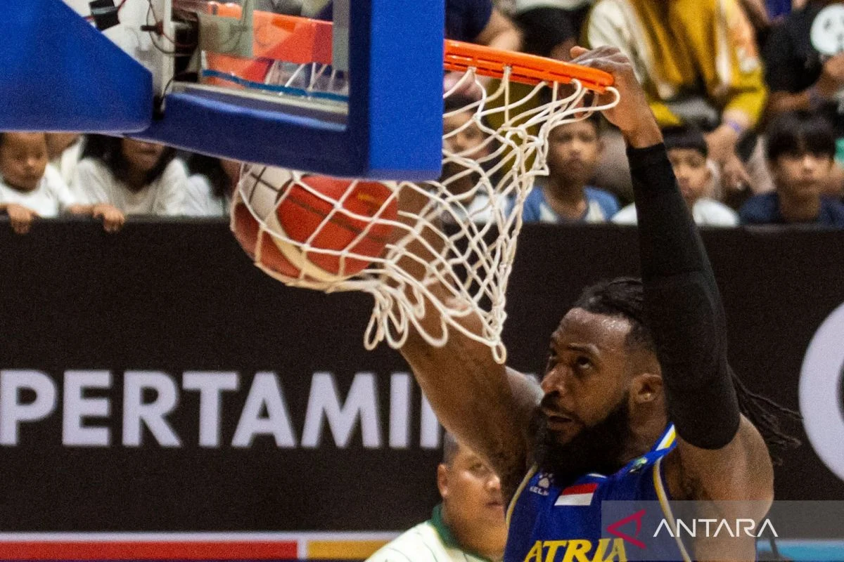 Satria Muda Pertamina Bandung Tundukkan Bogor Hornbills dalam Laga Basket IBL