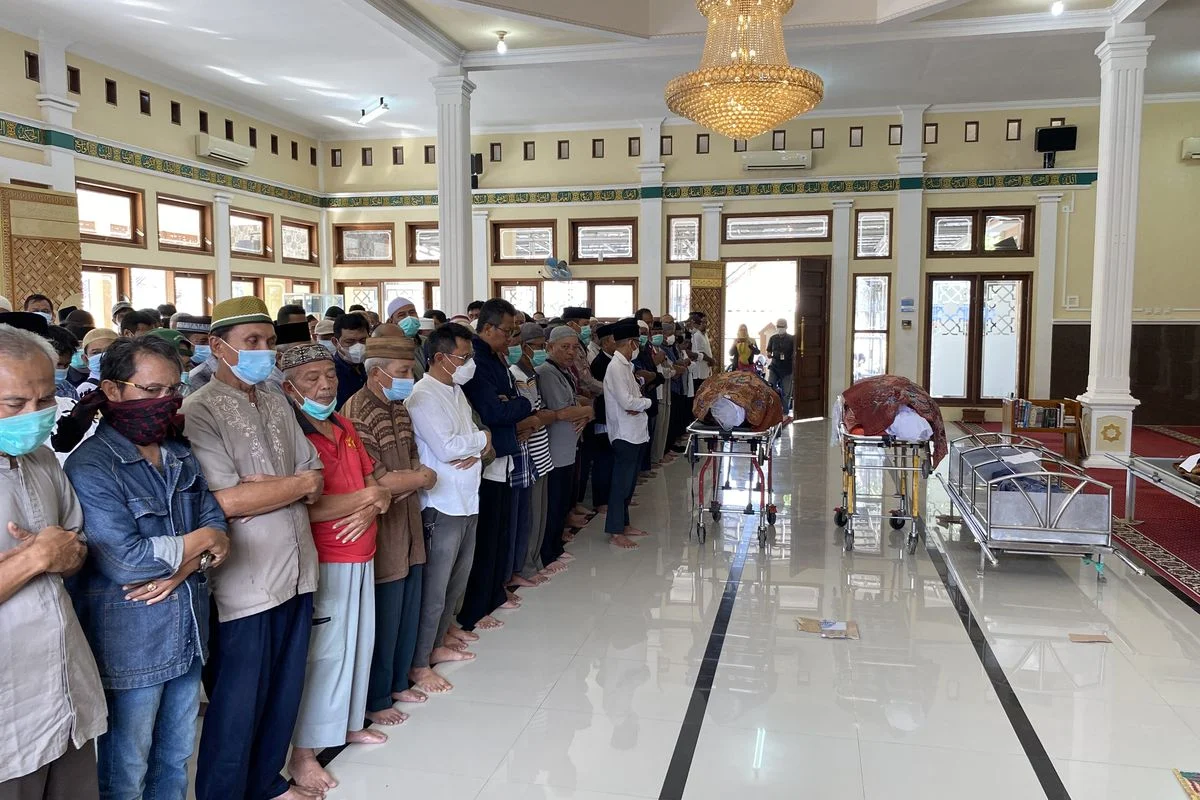 Tangis keluarga pecah, Jenazah Mayor Zulmi Aditya Iskandar tiba di Cimahi