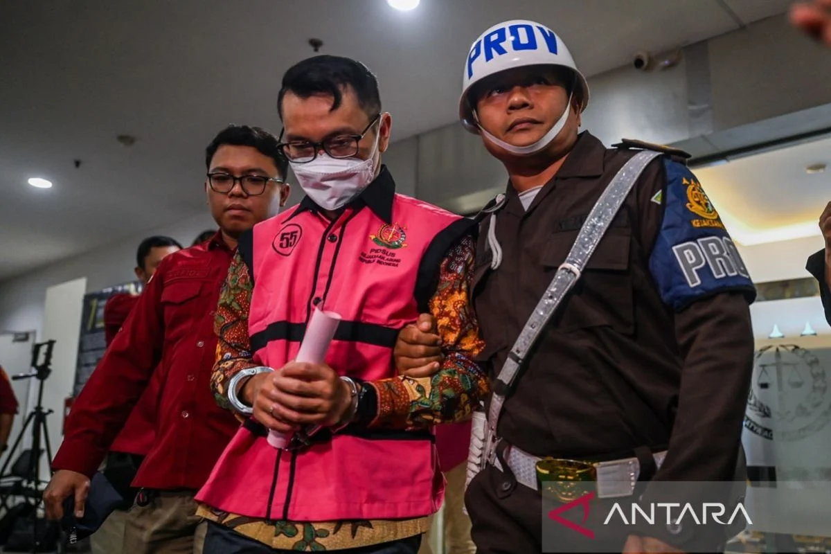 Tiga Terdakwa Kasus Korupsi Minyak Mentah Pertamina Dijatuhi Tuntutan 8-14 Tahun Penjara