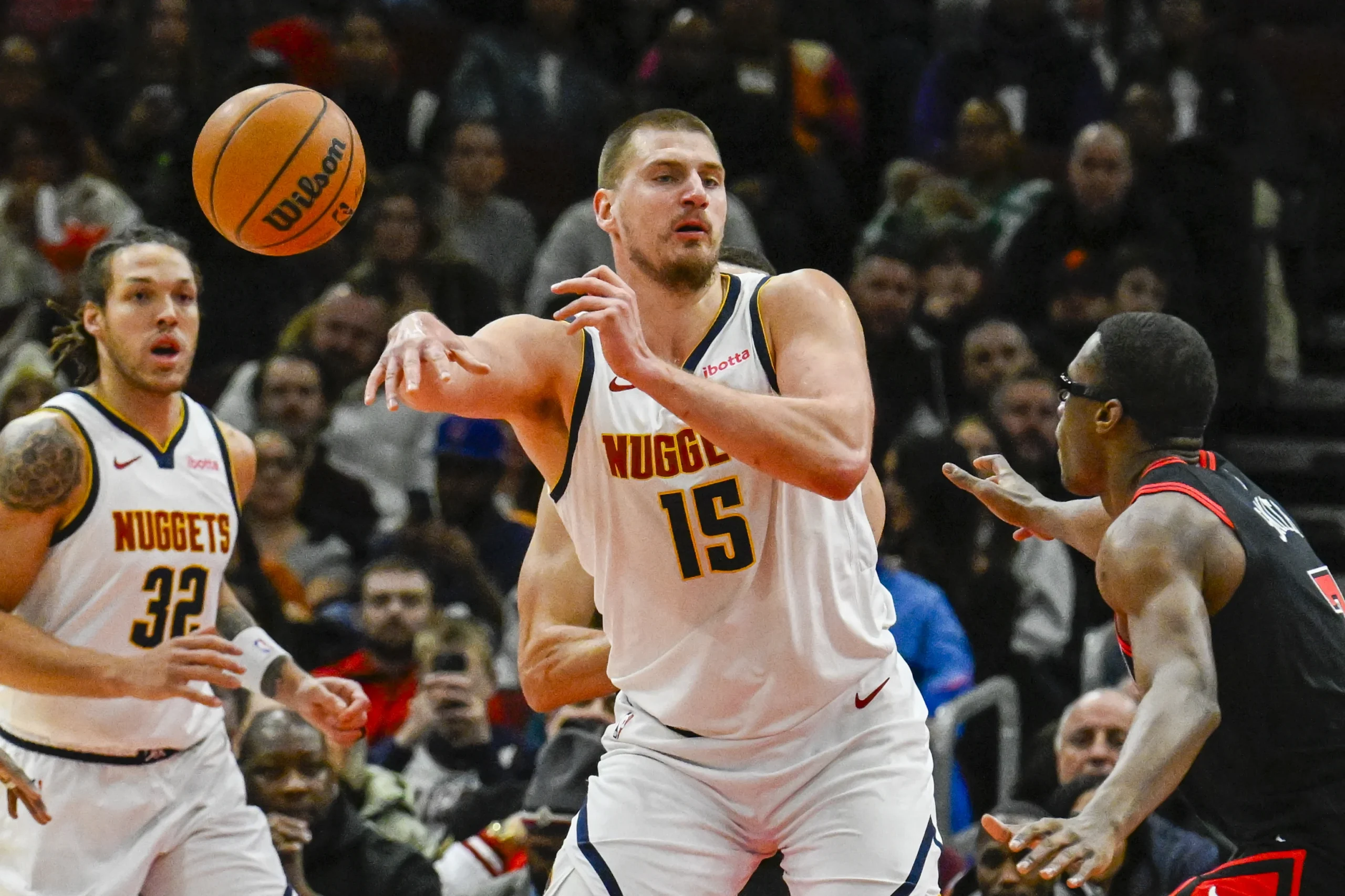 Timberwolves ungguli Nuggets 3-1, Knicks vs Hawks sengit 2-2