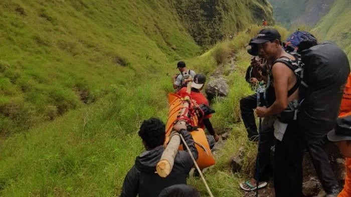 TNGR: Korban Kecelakaan di Jalur Pendaki Gunung Rinjani Dievakuasi