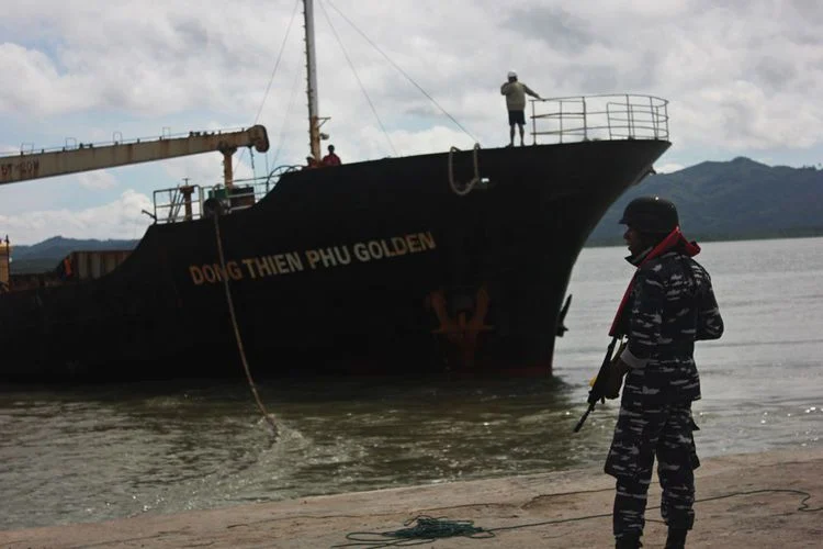 TNI AL Amankan Kapal Berbendera Vietnam Pengirim 780 Kg Sisik Trenggiling di Banten