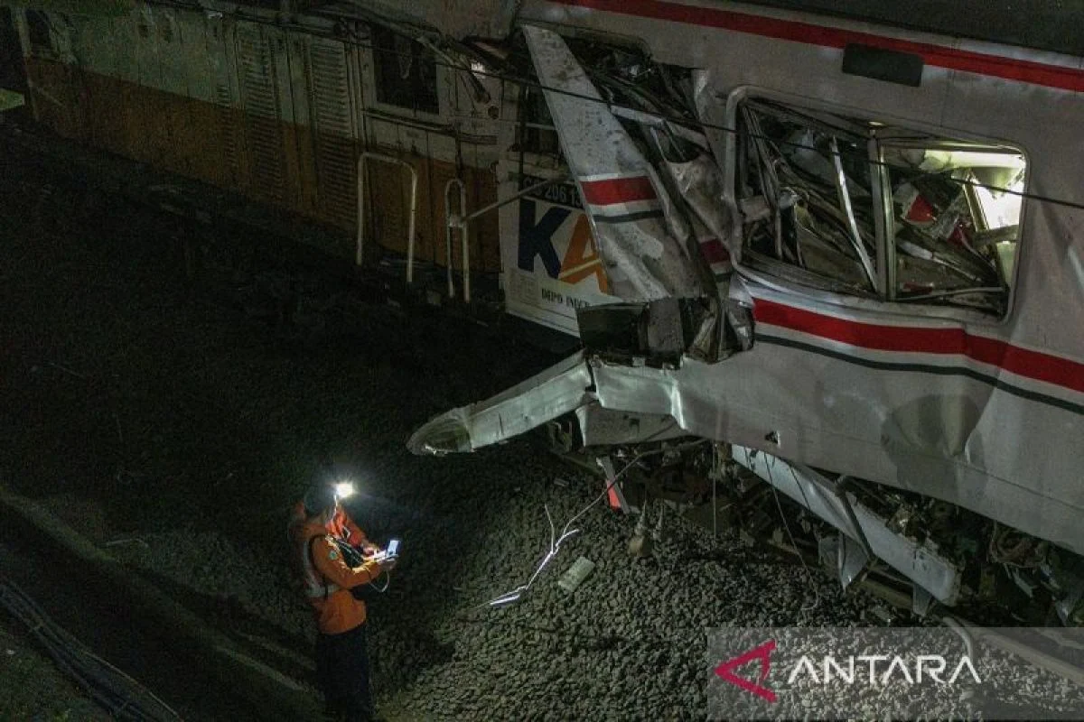 Tujuh Orang Masih Terjepit di Gerbong, Tiga Korban Meninggal Dunia