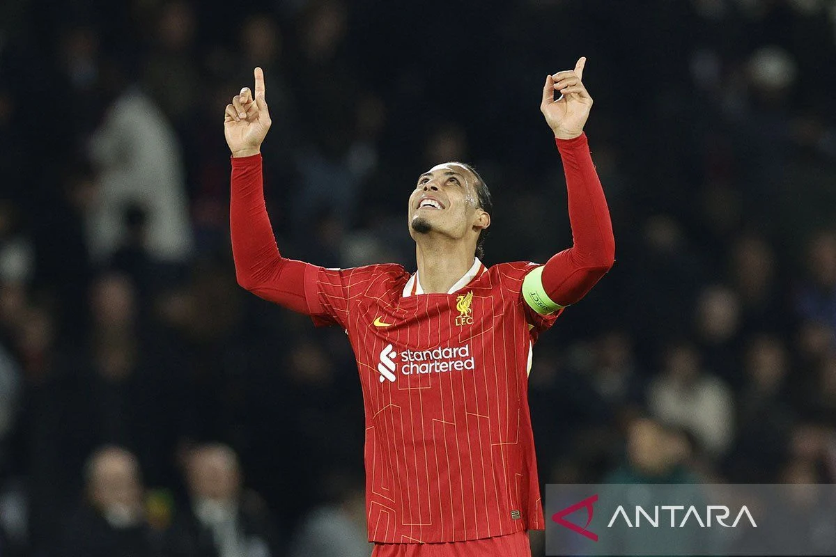 Virgil van Dijk Cetak Gol Penentu, Liverpool Menang Dramatis 2-1 Atas Everton