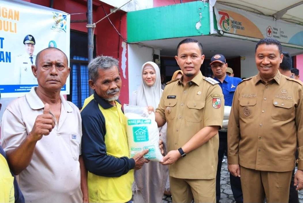 Wako Pekanbaru Integrasikan Bantuan Pangan dan Cek Kesehatan Gratis