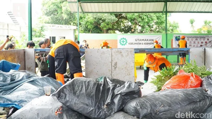 Warga diminta ubah perilaku imbas sampah di Halte RPTRA Lenteng Agung
