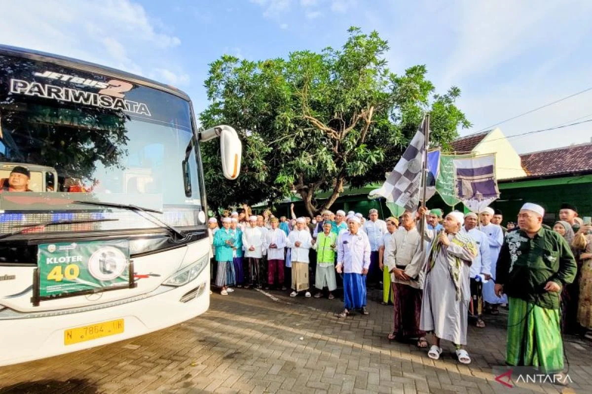 997 Calon Haji Asal Situbondo Diberangkatkan ke Surabaya