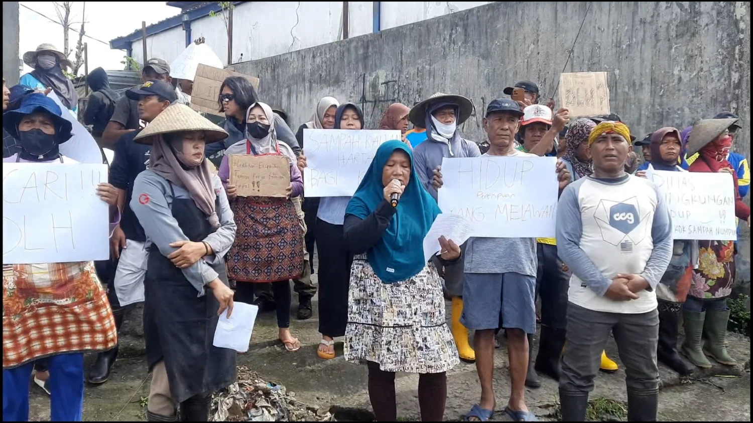Akses dibatasi, Pemulung Putri Cempo gelar aksi damai di Solo