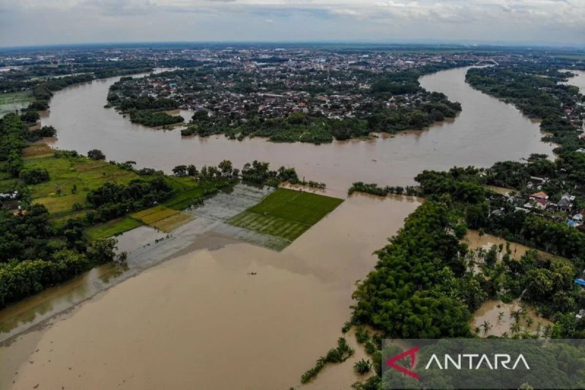 Anak Perempuan 15 Tahun Tewas Akibat Luapan Sungai Silandak di Semarang