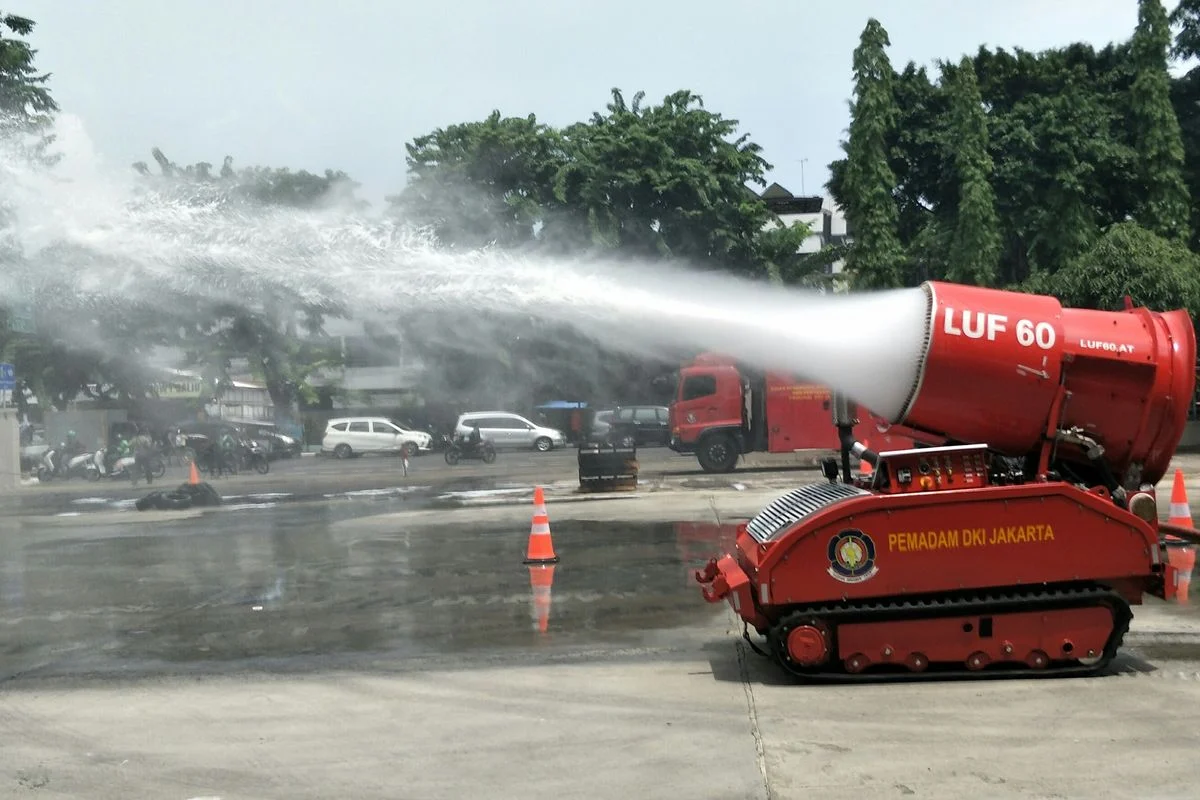Asap Kebakaran di Jakarta Barat Berpotensi Racun, Pemadam Kebakaran Turunkan Robot Pemadam