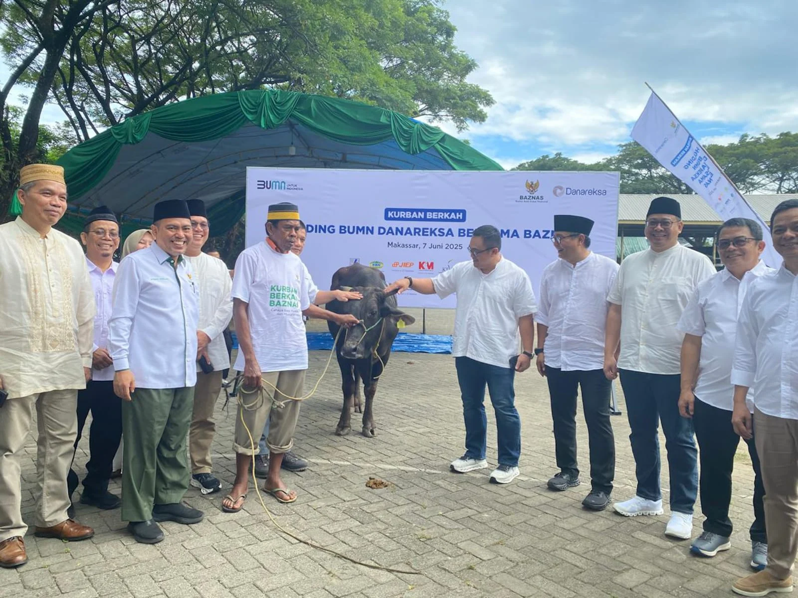 Baznas Kirim Daging Kurban untuk Warga Prasejahtera di Jurangmangu