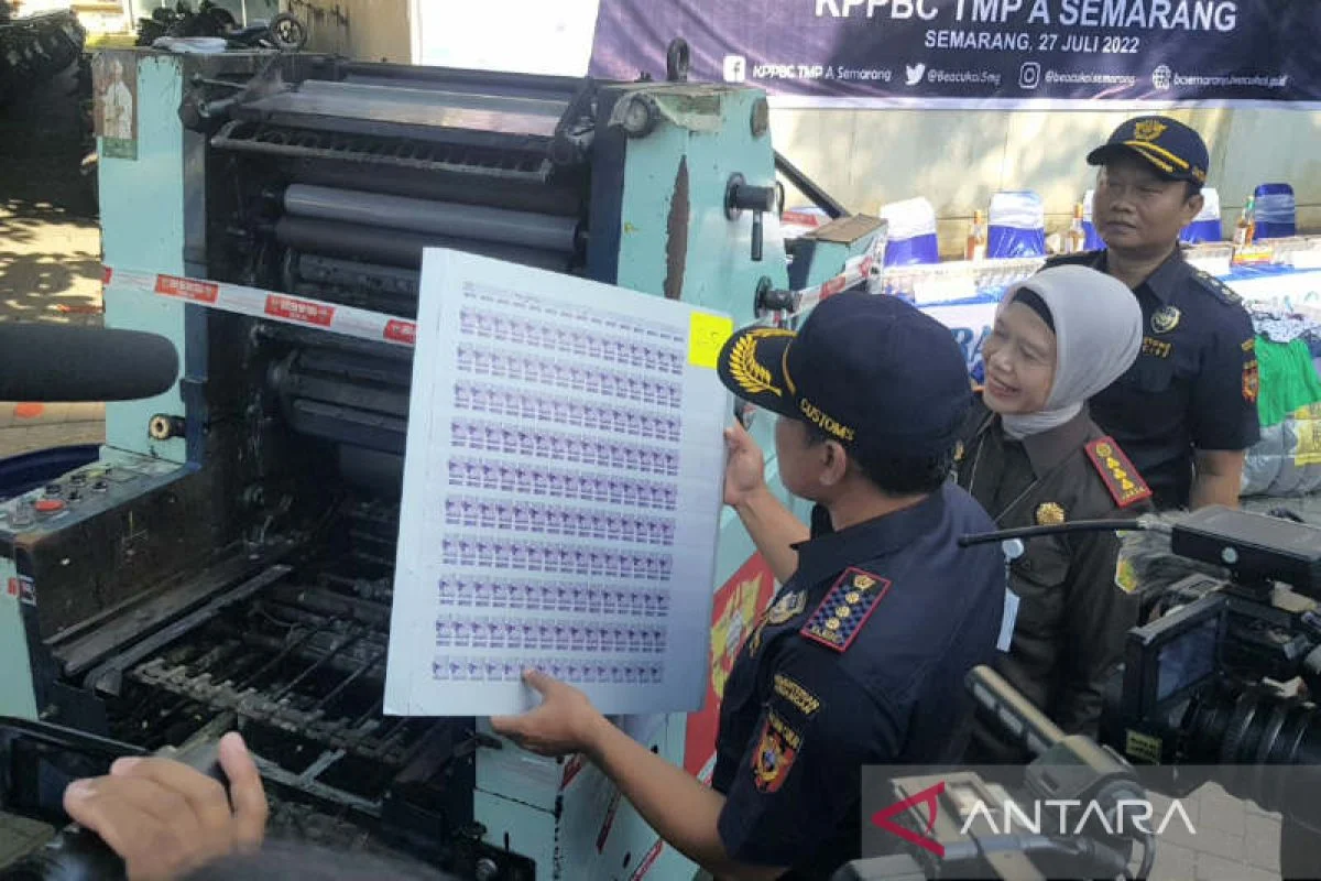 Bea Cukai Tangkap Jaringan Pembuat Pita Cukai Palsu di Semarang-Jepara