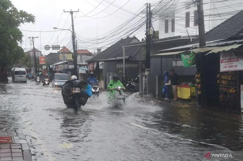 BMKG Prediksi Hujan Lebat Mengguyur Kota-Kota Besar Indonesia