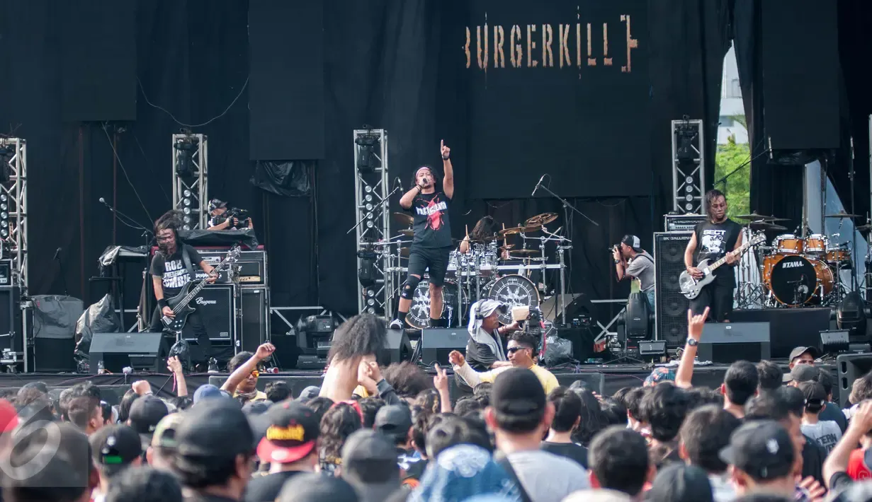 Burgerkill Bakar Panggung Hammersonic 2026, Petugas Batasi Penonton