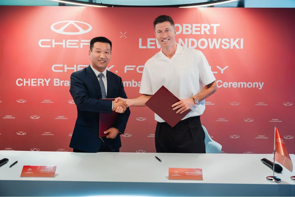 CHERY Tunjuk Robert Lewandowski sebagai Global Ambassador, Perkuat Filosofi "For Family" di Pasar Internasional