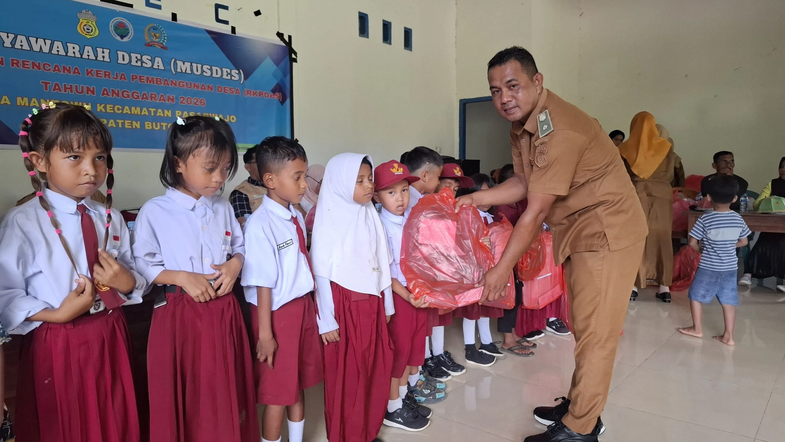 Dorong Pendidikan Bermutu, PKS Salurkan Bantuan dan Apresiasi Guru Inspiratif