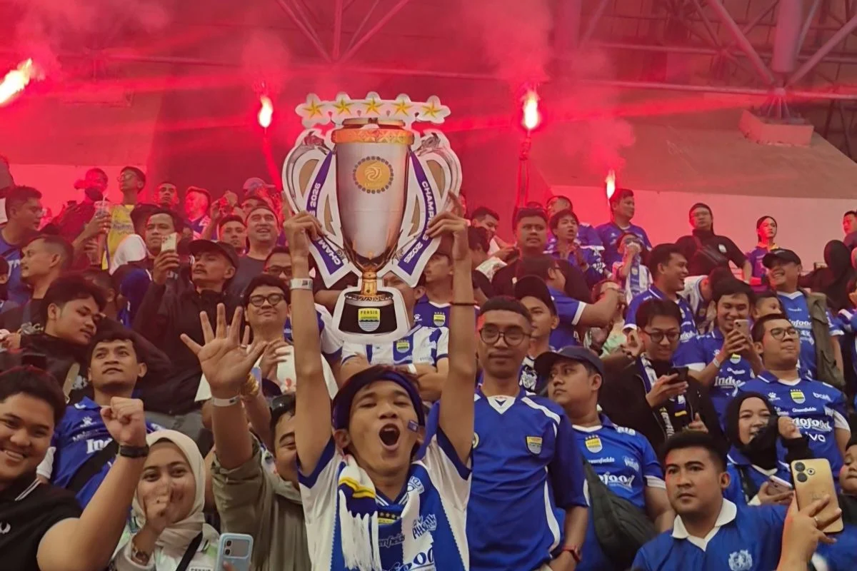 Euforia Bobotoh pecah di GBLA setelah Persib hattrick juara liga