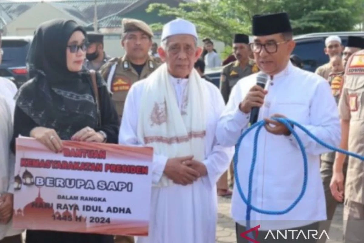 Gubernur Kaltim Serahkan Sapi Kurban Presiden RI di Islamic Center