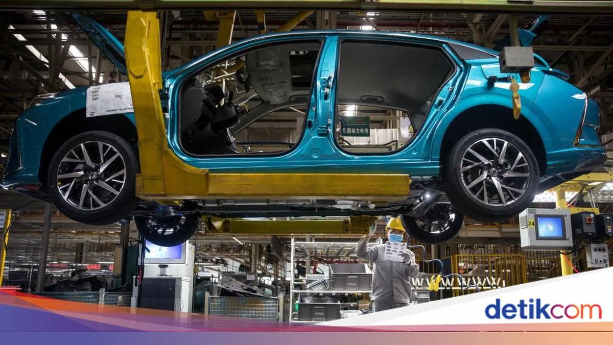 Industri Otomotif Dihantam Kenaikan Suku Bunga: Konsumen Tahan Beli Mobil, Ekspansi Berkurang