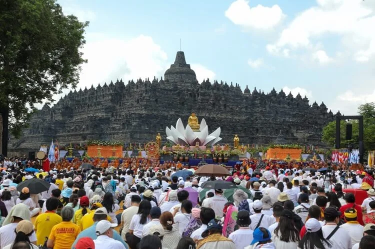 Jelang Hari Raya Waisak Pekan Depan, Ribuan Umat Buddha Gelar Hening Nusantara di Jakarta