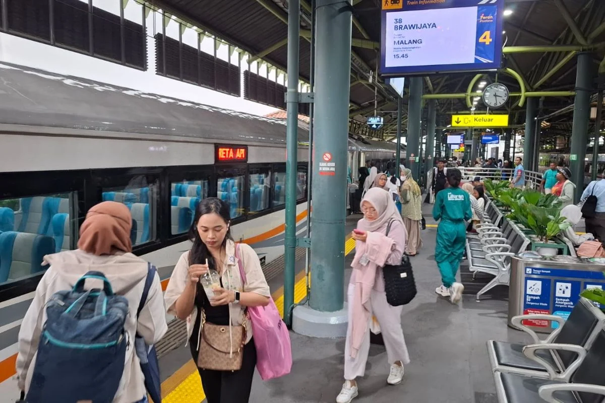 KAI Berhasil Layani 214.342 Pelanggan pada Hari Pertama Keberangkatan Long Weekend