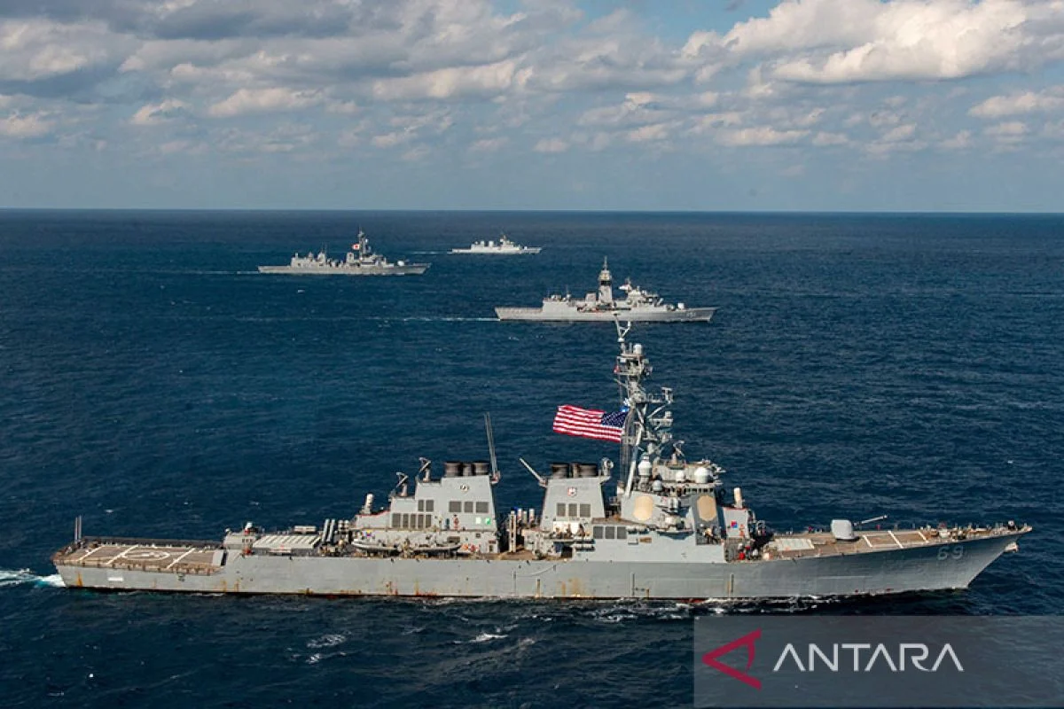 Kapal Perang Belanda dan China Bentrok di Laut China Selatan