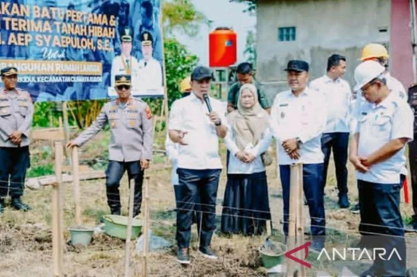 Karawang Bangun Delapan Rumah Layak Huni untuk Lansia di Cilamaya Kulon