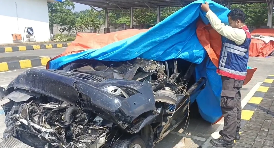 Kecelakaan Mobil Rombongan Anggota DPR RI Gus Hilman di Tol Pasuruan‑Probolinggo, Dua Staf Tewas
