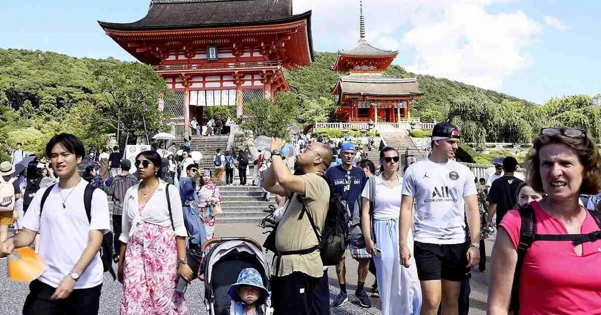 Kedatangan Wisatawan China Daratan ke Jepang Turun 56,8 Persen