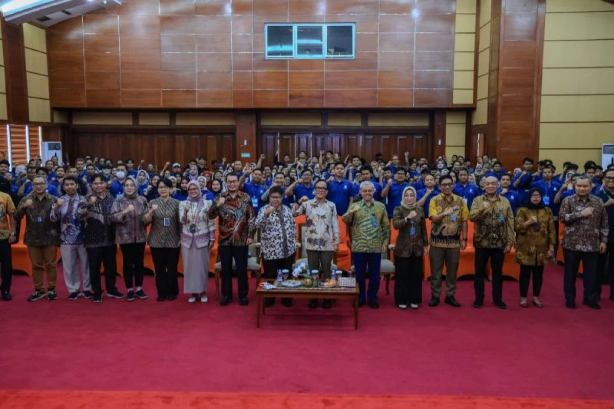 Kemnaker Buka Pelatihan AI untuk 3.100 Pemuda di Padang, Dorong Pemulihan Ekonomi