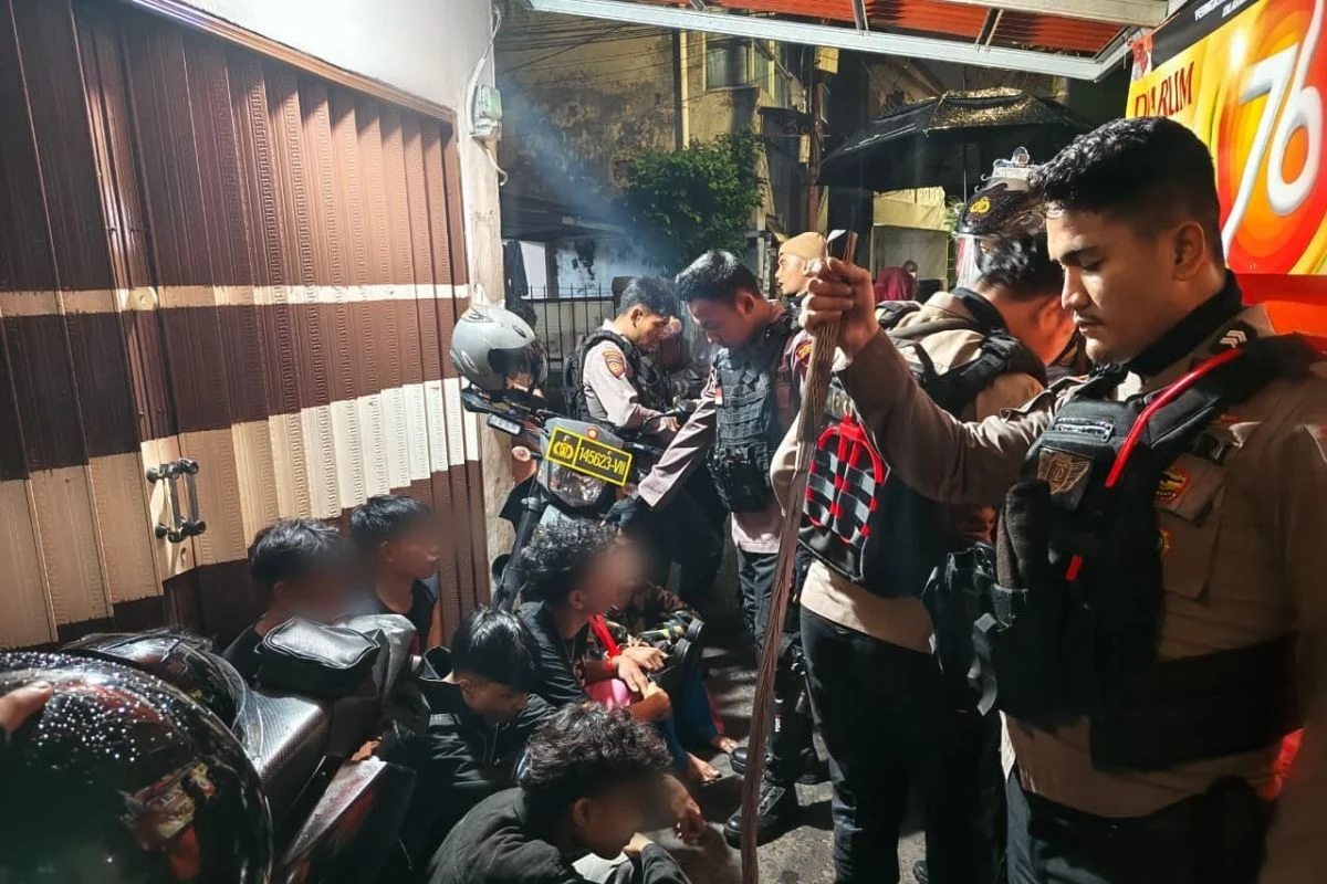 Komplotan Begal Bersenjata Tajam di Palmerah Jakbar Diburu Polisi