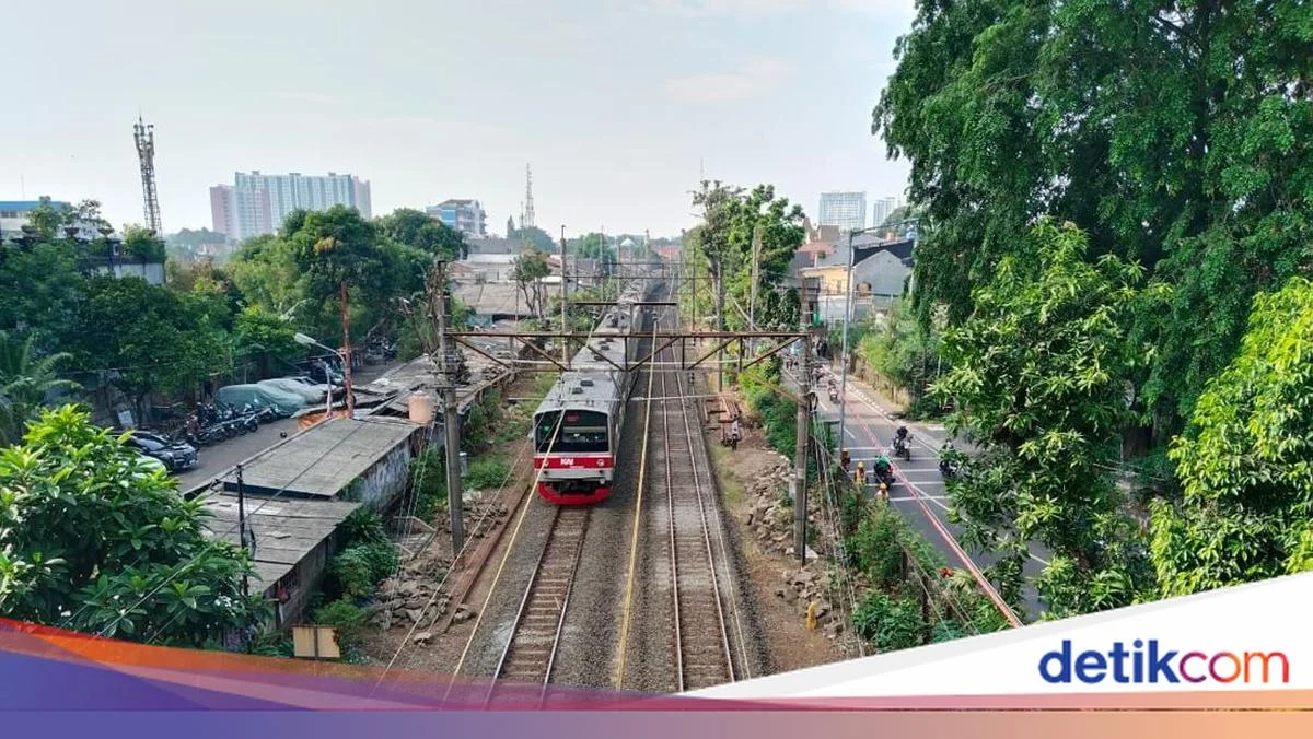 KRL Green Line Alami Gangguan, Harga Solar Kembali Naik