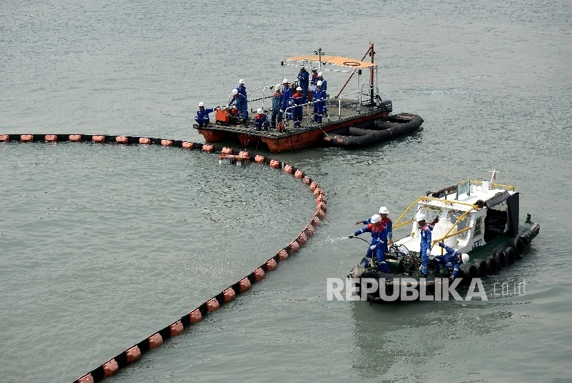 KSOP Tanjung Priok Luncurkan Simulasi Penanganan Tumpahan Minyak Terintegrasi Pertama di Indonesia