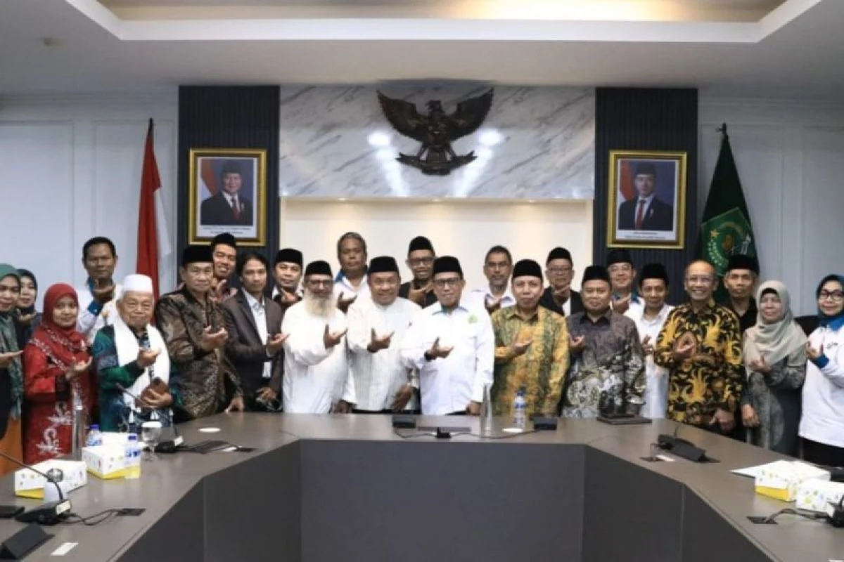 Menag Kukuhkan Tim Hisab Rukyat 2026 yang Beranggotakan Ulama Hingga Saintis