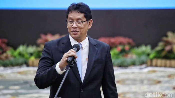 Menteri Keuangan Purbaya Bongkar Rumor Sakit dengan Unggahan Video Renang