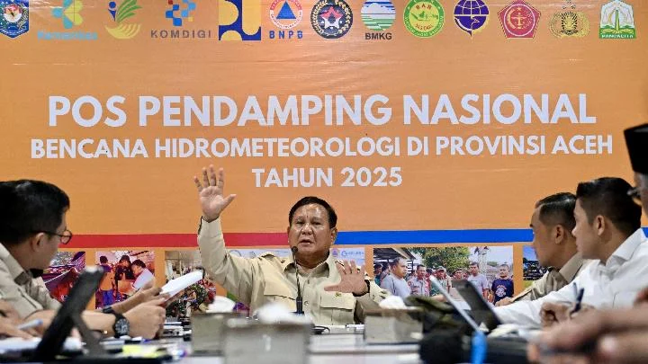 Menteri Prabowo Rapat di DPR Bahas Pemulihan Bencana