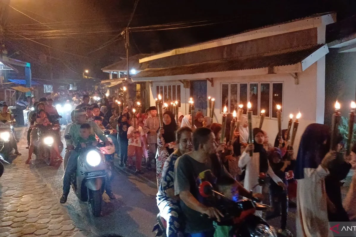 Pawai Obor dan Takbir Keliling Kampung Sambiroto Sambut Idul Adha