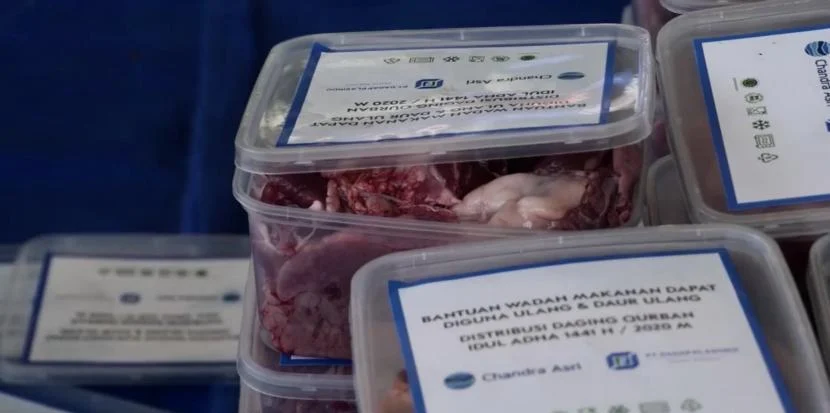Pembagian Daging Kurban di Sukoharjo Pakai Wadah Ramah Lingkungan