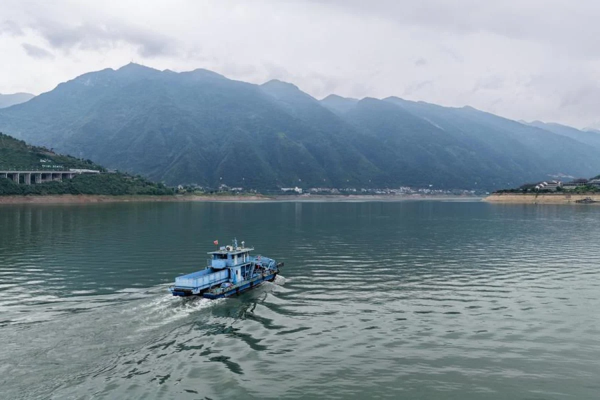 Pembersihan Waduk Tiga Ngarai Jaga Kualitas Air di Chongqing