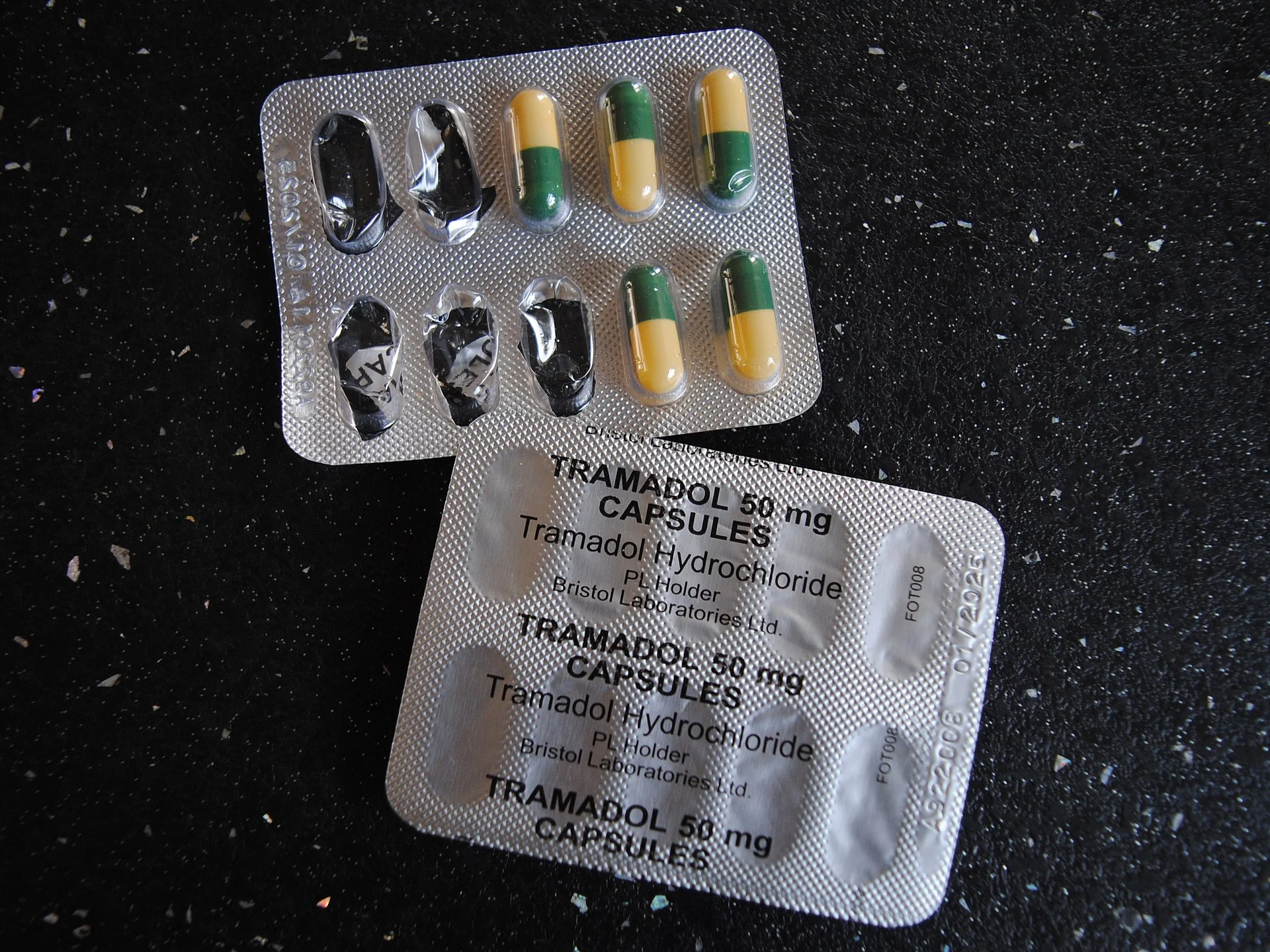 Polisi Selidiki Penemuan Tas Berisi Tramadol di Jaktim