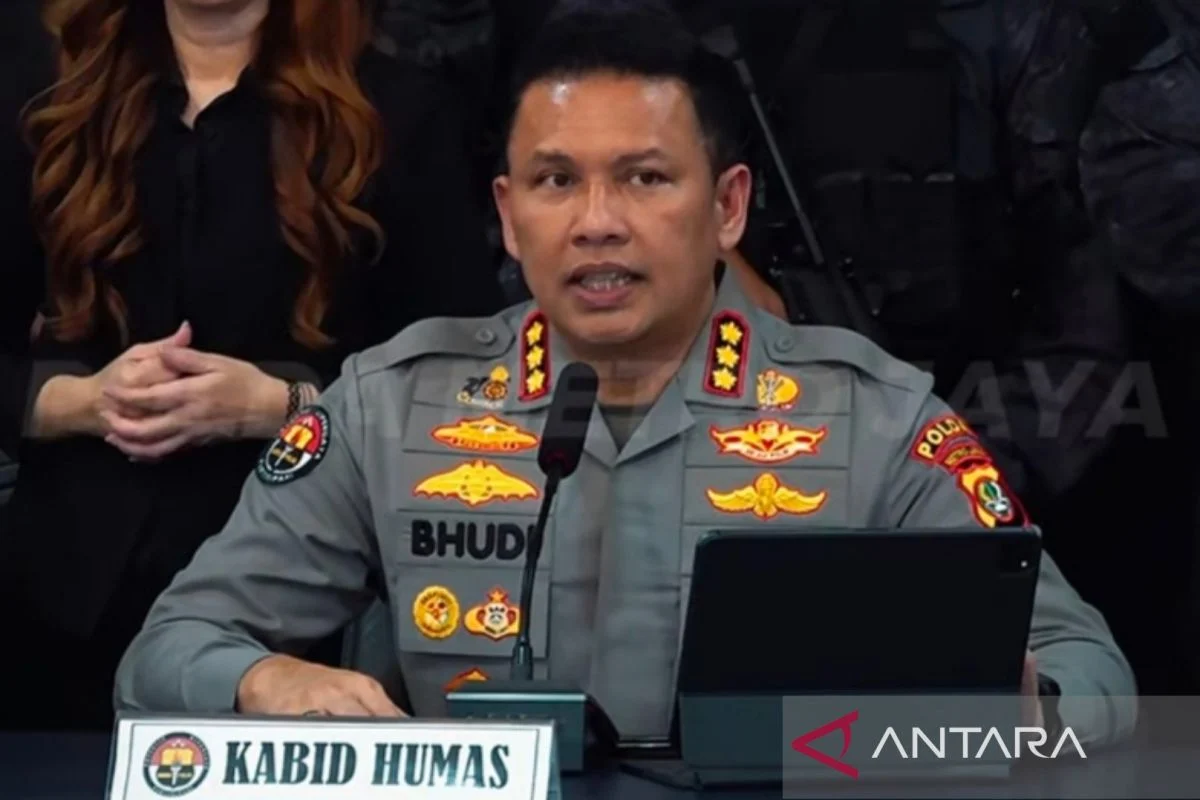 Polisi Selidiki Pria Diduga Dilempar dari Lantai Dua Pasar Grogol, Jakbar